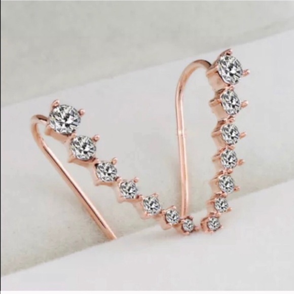 Rose gold 7 rhinestone crawler earrings 🌹 - Picture 2 of 4